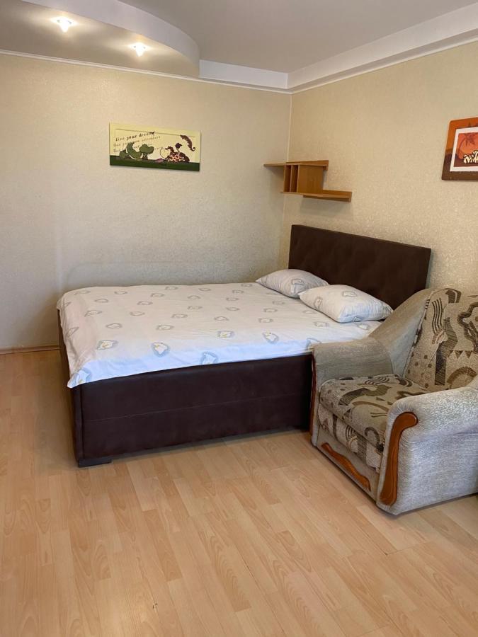 On Vandy Vasylevskoi 8 *