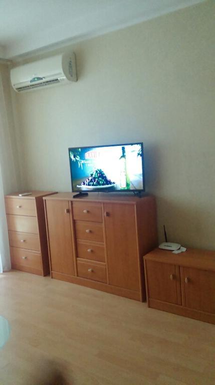 On Vandy Vasylevskoi 8 *