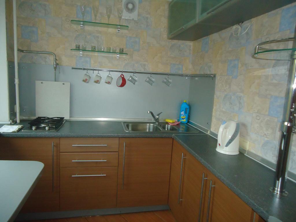 On Vandy Vasylevskoi 8 Kyiv